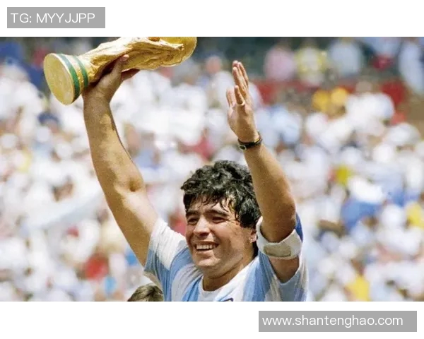 马拉多纳高度呈现神奇之谜：从巅峰到陨落的传奇身影究竟透露了什么？